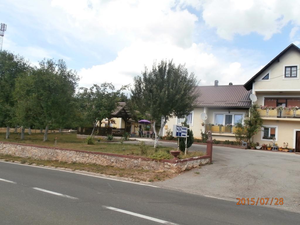 Rooms "Dragica" Оточац Экстерьер фото